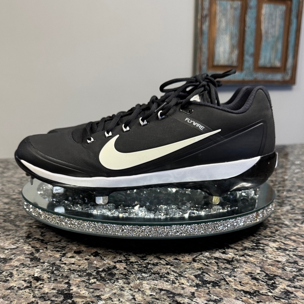 Nike Black and White Flywire Athletic baseball cleats EUC 13